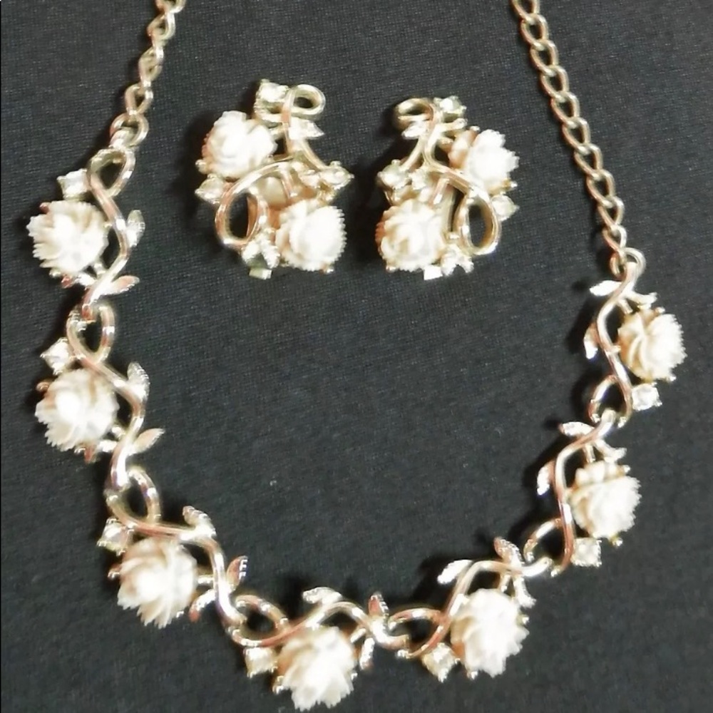 Vintage Emmons  White Rose Necklace & Clip Set